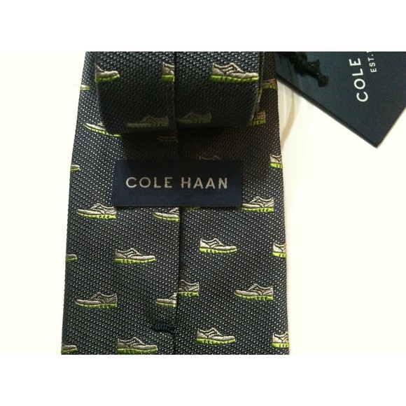 COLE HAAN MENS NEW GRAY 100%SILK CLASSIC NECK TIE WIDTH: 2 7/8" - Picture 2 of 2